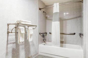Econo Lodge University Arena Charlottesville Bagian luar foto