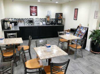 Econo Lodge University Arena Charlottesville Bagian luar foto