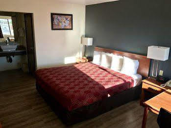 Econo Lodge University Arena Charlottesville Bagian luar foto
